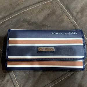 Tommy Hilfiger women’s wallet